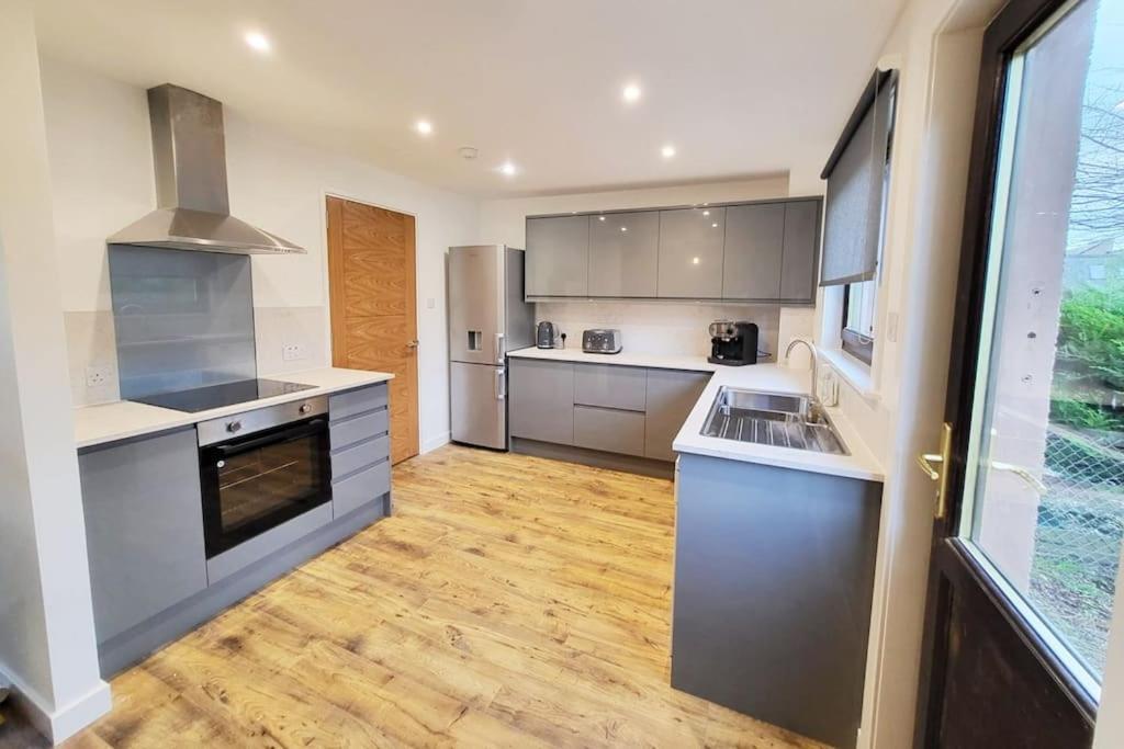 Ness Riverfront Holiday Home - City Centre Inverness Eksteriør bilde