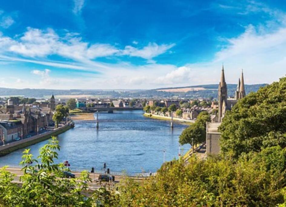 Ness Riverfront Holiday Home - City Centre Inverness Eksteriør bilde