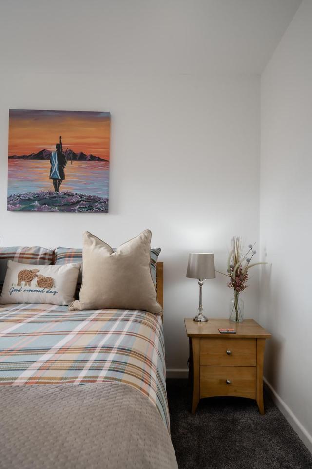 Ness Riverfront Holiday Home - City Centre Inverness Eksteriør bilde